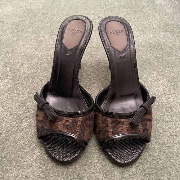 VINTAGE FENDI kitty sandals - Picture 1 of 6